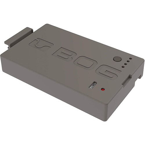 BOG Omnipotence Li-Ion Battery Pack är en uppladdningsbar lithium-ion-batteri som ersätter 6AA-batterihållaren och förlänger livslängden på BOG kameror över ett år.