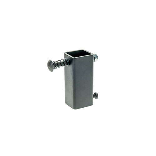 Caldwell T-Post Plate Hanger är en robust stålplatta som enkelt fäster på T-post för att hänga Caldwell AR500 mål, perfekt för skjutbanan.
