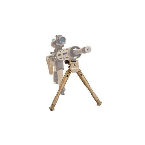 Caldwell AR Bipod erbjuder snabb fästsystem för picatinny rail, justerbara ben för stabil höjd och gummifötter för bra grepp på alla ytor.