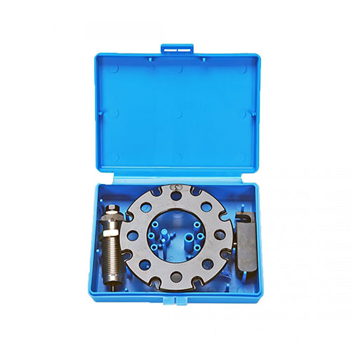 Dillon CP2000 Conversion Kit 223 / 5.56 ger en komplett uppsättning med Casefeed Adapter, Swage Backup Die, Shellplate, Case Feed Plunger och Locator Pins för effektiv ammunitionstillverkning.