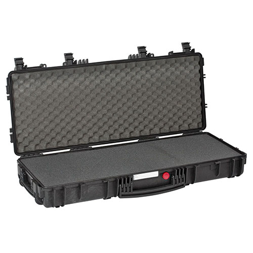 EXPLORER CASES Red 9413 B erbjuder överlägsen skydd med korrosionsfria gångjärn, vattentålig design och anpassningsbara inre utrymmen för dina vapen.