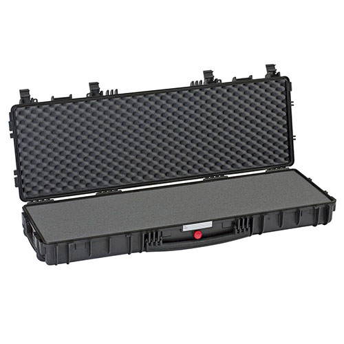 EXPLORER CASES Red 11413 B erbjuder oöverträffat skydd för dina vapen med vattentåliga och korrosionsbeständiga funktioner, perfekt för säker transport.