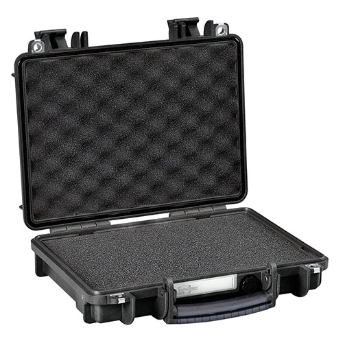 EXPLORER CASES 3005 B erbjuder överlägset skydd med vattentålig design, korrosionsbeständiga gångjärn och anpassningsbara inredningar för säker transport av dina vapen.