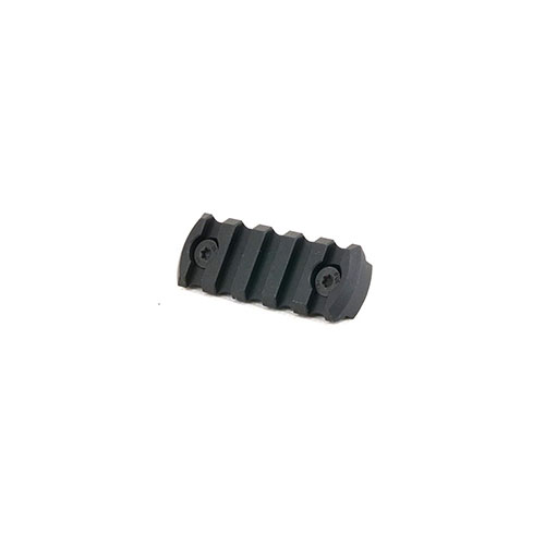 Tactical M-LOK Picatinny Rail är tillverkad av 6061-T6 aluminium, hårdanodiserad svart för hållbarhet, med QD flush cup sling mount och nödvändig monteringsutrustning.