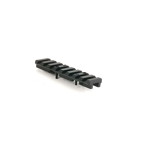 Rib-Mounted Picatinny Rail 3.3 från PRUSSIA PRECISION ger en snabb och enkel installation utan vapentillverkning, perfekt för att montera tillbehör på din hagelgevär.