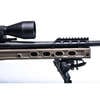 MDT Night Vision Hood möjliggör montering av NV-enheter på specifika HS3 Chassis, vilket förbättrar sikten i svagt ljus och ökar precisionen vid skytte.