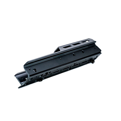 Den nya MDT XRS Enclosed Forend ersätter din fabriks XRS Chassis System förhand med fullängds ARCA och extra M-LOK fästen för ökad flexibilitet.