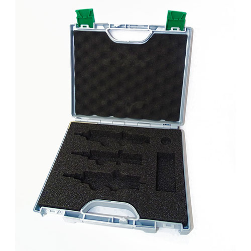TRIEBEL Premium Case är perfekt för att förvara dina 7/8" reloading dies och tillbehör, vilket ger skydd och ordning för dina verktyg.