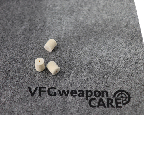 WEAPON PAD från VFG erbjuder högkvalitativ filt med en gummibelagd, halkfri undersida som skyddar ditt vapen och lagringsområde effektivt.