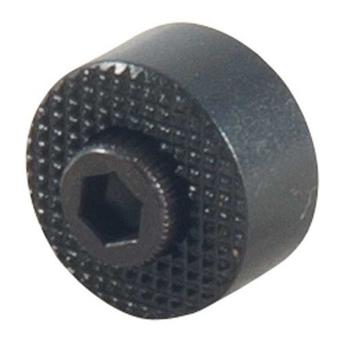 Den extra långa, översize magazine release button från Ed Brown har 40 lpi checkering för ett bra grepp och möjliggör snabbare magbyten utan greppförändring.