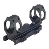 RECON-S scope mount erbjuder en snabbavtagbar lösning med en robust låsmekanism, perfekt för Picatinny och Weaver rails, och säkerställer stabilitet under recoil.