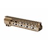 Midwest Industries Combat M-LOK handguard för AR-15 erbjuder en fri flytande design, sju M-LOK fästen och en kontinuerlig Picatinny rail för enkel anpassning.