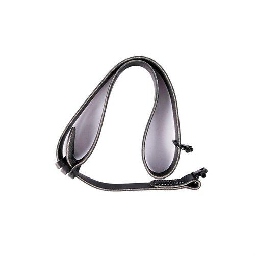 MONTANA SLING i läder erbjuder en bekväm och justerbar lösning för att bära ditt jaktgevär, med en unik design som aldrig överdrar.
