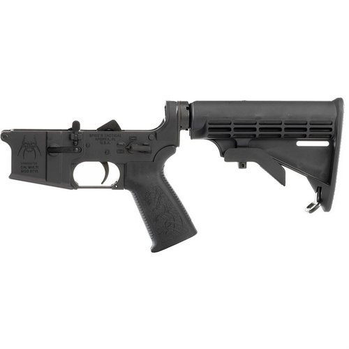 AR-15 Complete M4 Lower Receiver är tillverkad av 7075 T6 aluminium med en slitstark hård anodisering, komplett med buttstock och högkvalitativa komponenter.