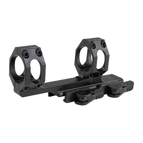 RECON Quick Detach Scope Mounts erbjuder en robust och lättanvänd lösning för att montera optik på AR-15, med QD Auto Lock System för säkerhet och precision.