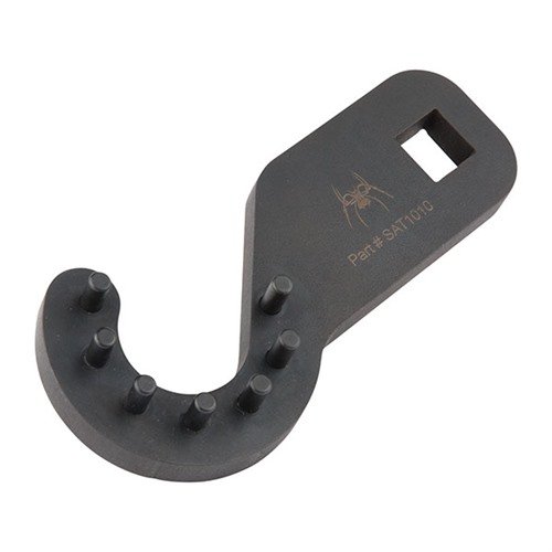 Spike's Tactical USGI Barrel Nut Wrench för AR-15 har robust konstruktion med 7 pins, ½" drive och passar standard AR-15 barrel nuts för effektiv användning.
