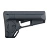 MAGPUL AR-15 ACS Stock erbjuder extra förvaringsalternativ, bekväm kindstöd och en avancerad dubbel-låsningsmekanism för säkerhet och snabbhet.