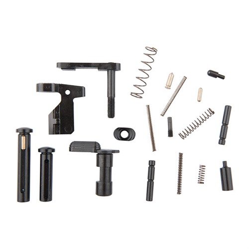 308 AR Lower Gunbuilder's Lower Parts Kit från CMMG innehåller LR308 takedown och pivot pins, förbättrad bolt catch och alla nödvändiga delar för byggnation.