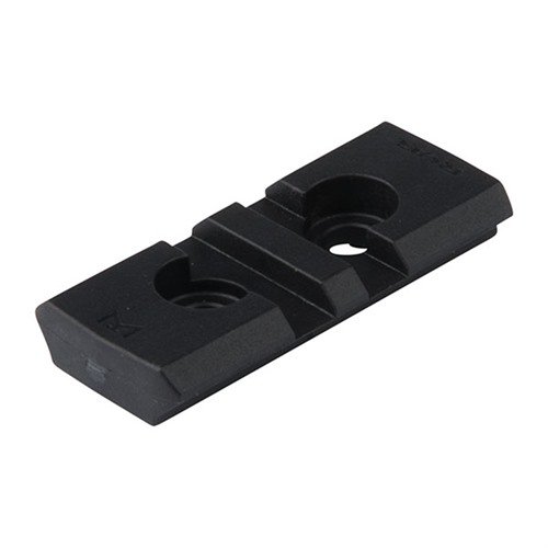 Magpul RVG M-LOK Adapter Rail är en polymer M-LOK tillbehörsrail som möjliggör enkel montering av RVG på M-LOK-kompatibla handguard och forend.