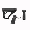 Daniel Defense AR-15 möbelset erbjuder en justerbar buttstock med minimal rörelse, ergonomisk pistolgrepp och vattentät förvaring för optimal kontroll och komfort.
