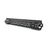 Geissele MK4 M-LOK är en ultralätt och modulär rail med integrerade M1913 picatinny-sektioner, perfekt för att fästa tillbehör utan att öka vikten.