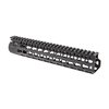 BCM KMR Alpha Handguard erbjuder en lätt och robust konstruktion i aluminium, fri-floatar pipan för ökad precision och har många KeyMod™ monteringsalternativ.