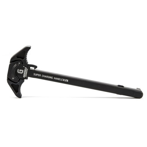 Geissele Super Charging Handle är ambidextrös, tillverkad av 7075-T6 Aluminium och hårdanodiserad i svart, vilket ger överlägsen hållbarhet och funktionalitet.