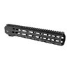 SP SERIES HANDGUARDS från MIDWEST INDUSTRIES erbjuder en robust, enstycks design med 7 M-LOK kompatibla sidor, perfekt för alla dina tillbehör.