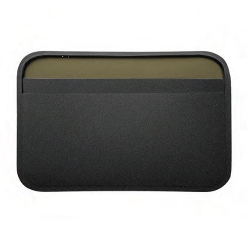 Magpul DAKA Essential Wallet är extremt hållbar, vattentät och rymmer 3-7 kort. Den har en slimmad profil och rundade hörn för enkel åtkomst.