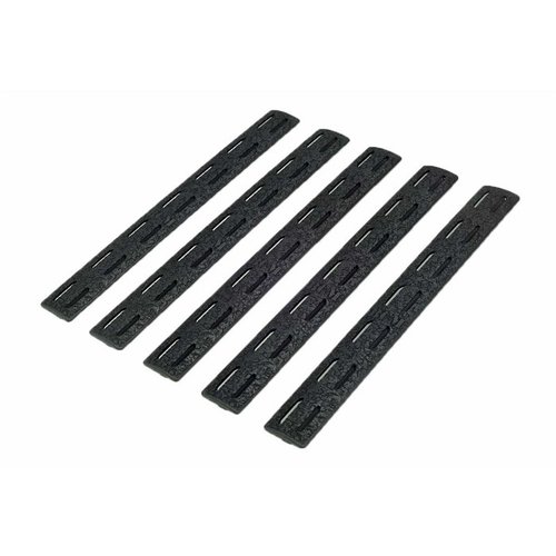BCM M-LOK® Rail Panels ger ett bekvämare grepp, skyddar händerna mot vassa kanter och kan enkelt anpassas i längd för din handguard.