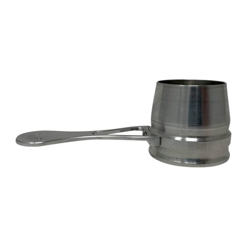Area 419 Billet Powder Cup är tillverkad av 6061 billet aluminum, väger över 700 grains och fångar upp mer än 750 grains pulver för en säker omladdningsbänk.