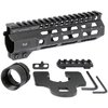 Midwest Industries Combat M-LOK handguard erbjuder en lätt aluminiumdesign med sju M-LOK-fästen, en kontinuerlig Picatinny rail och snabbkoppling för sling.