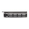 Daniel Defense Omega Rail är en lätt, ergonomisk rail i flygplansklass aluminium, med M-LOK-system, enkel installation och integrerade QD sling swivel mounts.