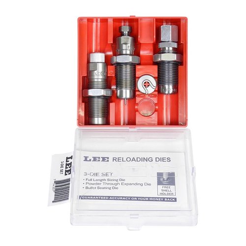 Lee Steel 3-Die Rifle Set innehåller Full Length Sizing Die, Bullet Seating Die och Powder Through Expanding Die, perfekt för noggrann ammunitionstillverkning.