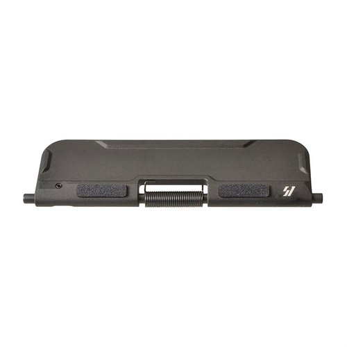 AR-15 Billet Ultimate Dust Cover 223 erbjuder snabb montering, justerbar detent skruv och ljuddämpande padding, vilket gör den stilren och hållbar.