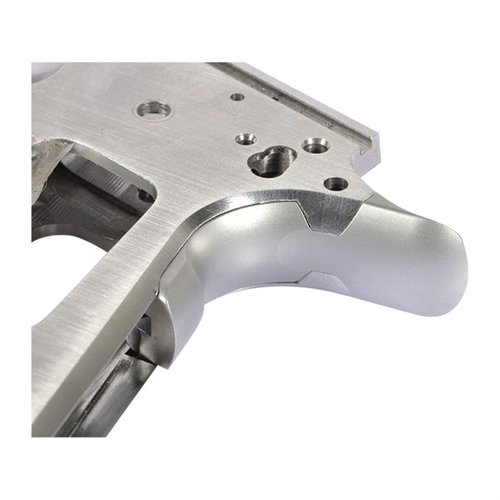 JEM 1911 Beavertail Grip Safety erbjuder en perfekt anpassning med överdimensionerade mått, vilket gör det enkelt för hemmabyggare och vapensmeder att få en skräddarsydd passform.