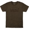 Magpul GO BANG PARTS T-shirt i 100% bomull erbjuder komfort med tag-less etikett, hållbarhet genom dubbel sömnad och en klassisk design för alla skjutentusiaster.