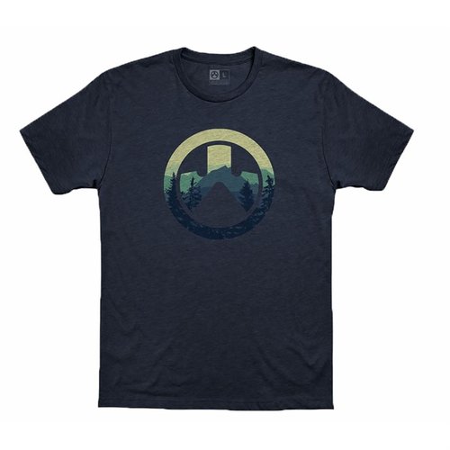 CASCADE ICON LOGO CVC T-SHIRT är tillverkad av 60% kammad ring-spun cotton och 40% polyester, med en bekväm krage och hållbar sömnad. Finns i Navy Heather.