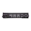 Geissele MK4 M-LOK™ är en ultralätt och modulär rail med M1913 picatinny-sektioner och optimal värmeavledning, perfekt för att fästa tillbehör.