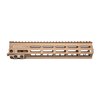 Den lätta och ergonomiska M-LOK handskyddet från Geissele erbjuder en robust och modulär design med många fästen, perfekt för alla skjutare.