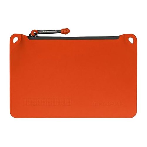 Magpul DAKA Pouch är en hållbar och vattentålig förvaringslösning med YKK AquaGuard® dragkedja, perfekt för verktyg, ammunition och elektronik.