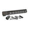 NIGHT FIGHTER M-LOK handguard erbjuder en ultrastabil design för att minimera punktförskjutning med populära lasrar, perfekt för skytte i svagt ljus.
