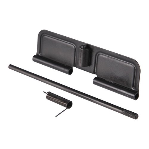 Ejection Port Cover Assembly från Sons of Liberty Gun Works är en OEM-del för Mil-Spec AR-15, komplett med alla nödvändiga komponenter för enkel installation.
