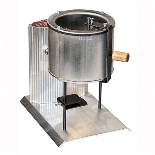 LEE PRO 4-20 Lead Melter har en stor kapacitet på 20 lbs, snabb smältning med 700W värmeelement och justerbar flödeskontroll för exakt gjutning.