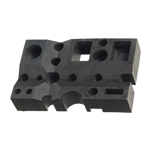 Archangel® Gunsmith Bench Block i svart är ett mångsidigt verktyg för vapenreparation och underhåll, med flera spår för effektiv montering och demontering.