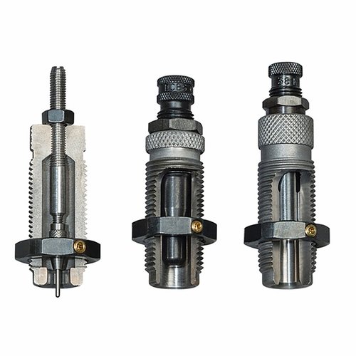 RCBS 3-DIE Roll Crimp Die Set för 45-70 Government möjliggör enkel laddning av straight-wall patroner med en Sizer Die, Expander Die och Roll Crimp Seater Die.