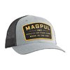 Upptäck Magpuls GO BANG truckerhatt i heather gray, med strukturerad design, meshbak för andningsförmåga och justerbar snap back för perfekt passform.