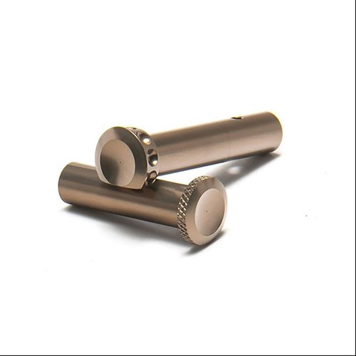 Battle Arms Development Enhanced Pin Set erbjuder förbättrad greppytan, låg profil, ambidextrous säkerhetskompatibilitet och förlängda pin-tips för enklare användning.