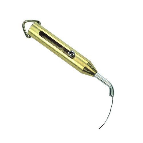 Traditions Retractable Nipple Pick för In-Line Muzzleloaders är ett praktiskt verktyg som enkelt rengör och underhåller dina tändhål, vilket säkerställer pålitlig funktion.