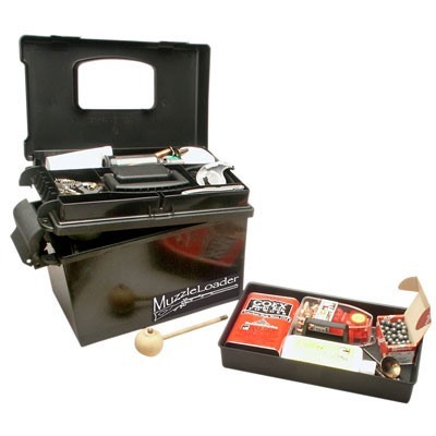 MTM Muzzle Loader Dry Box 15x8.8x9.4in erbjuder ett vattentätt och hållbart skydd för dina vapen och tillbehör, perfekt för jägare och skyttar.